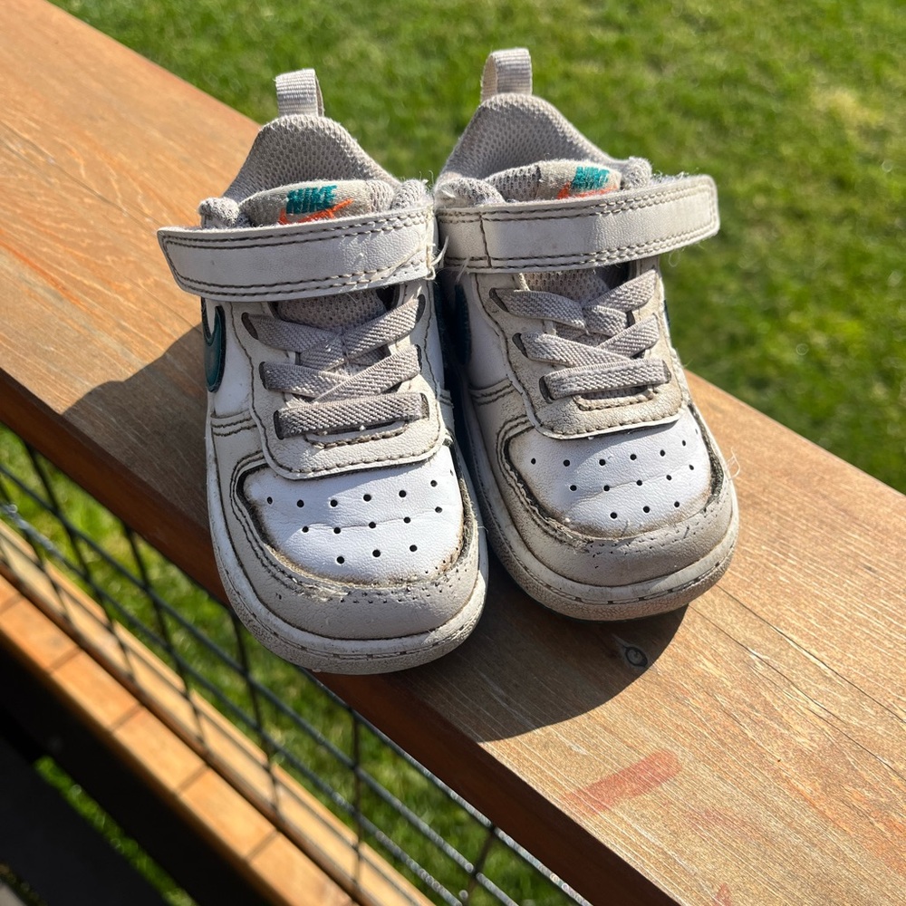 Nike White and Gray Sneakers with Air Cushioning